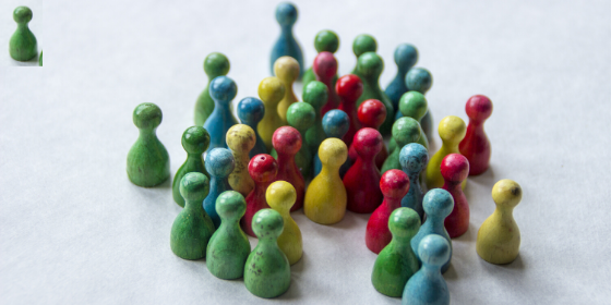 Determining who to follow on Twitter and other social media platforms requires evaluating for quality, according to Phoenix-based AZ Media Maven.