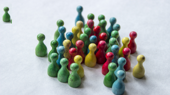 Determining who to follow on Twitter and other social media platforms requires evaluating for quality, according to Phoenix-based AZ Media Maven.